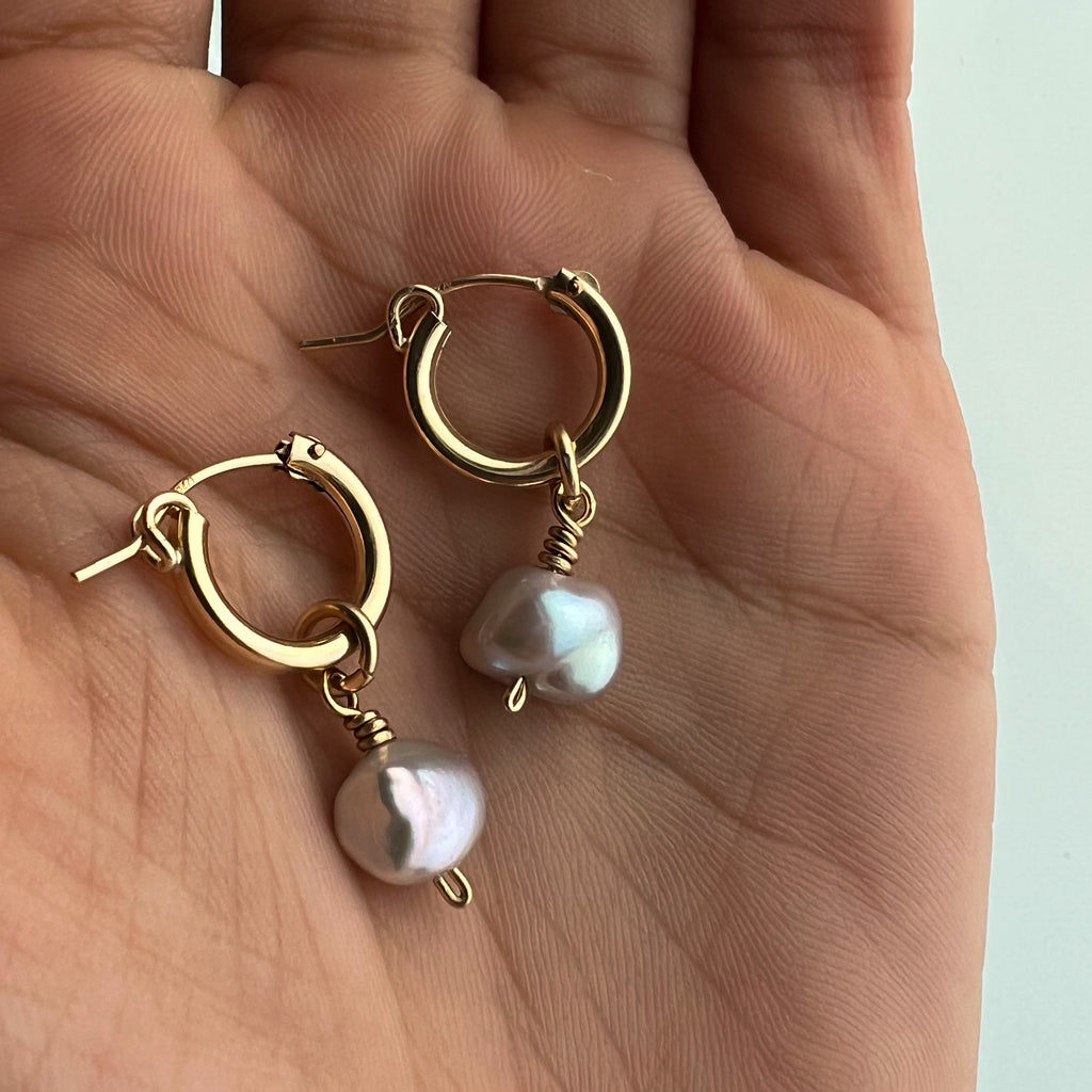 Sia Keshi Pearl Hoops